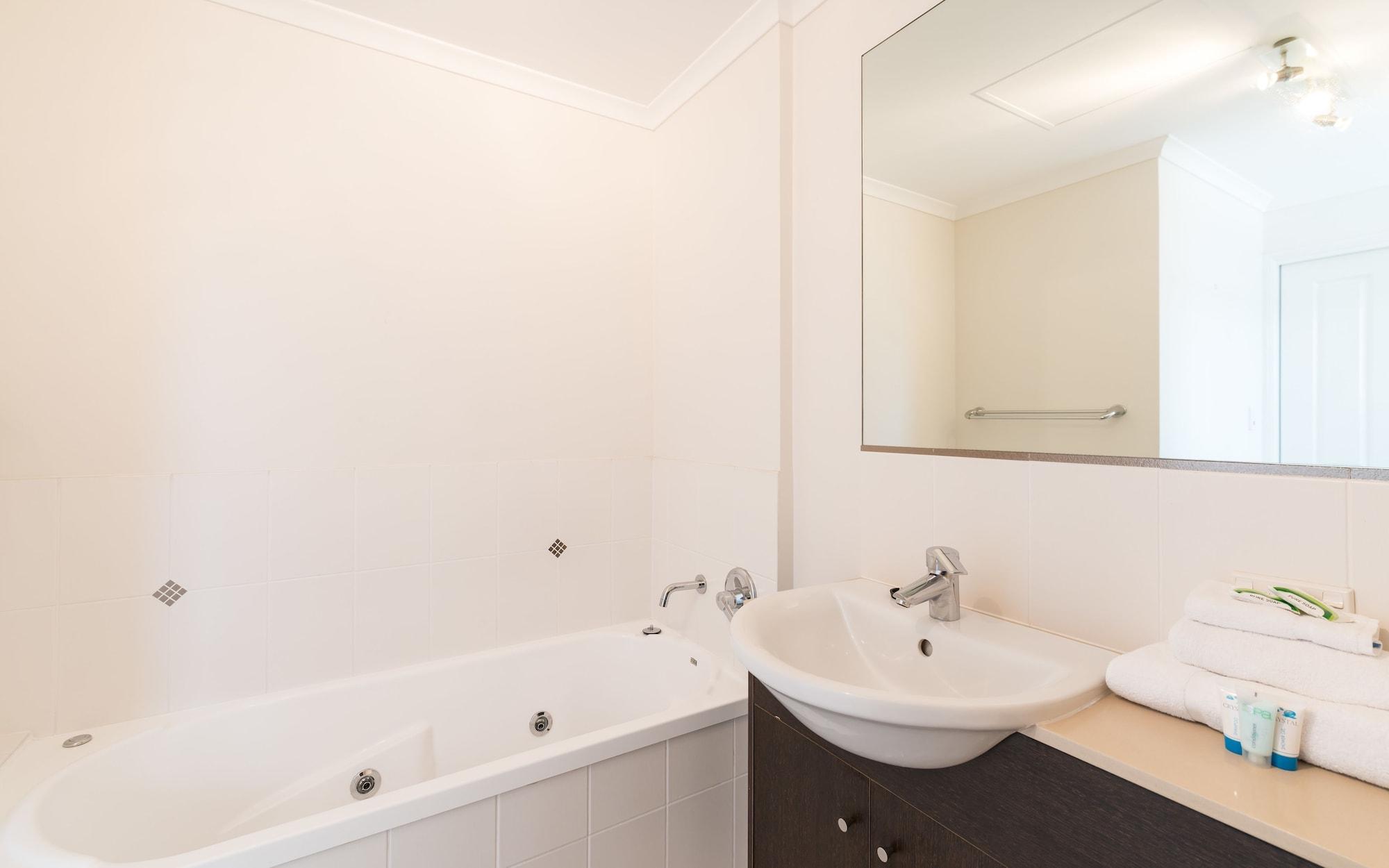 Cairns City Apartments 4*